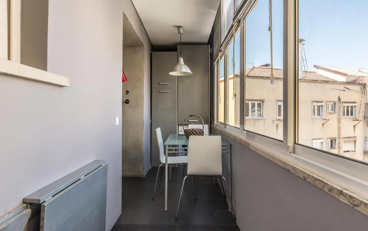 Daire Houze_City Center, 5 Rooms Flat W/ Sunny Terrace Lisboa